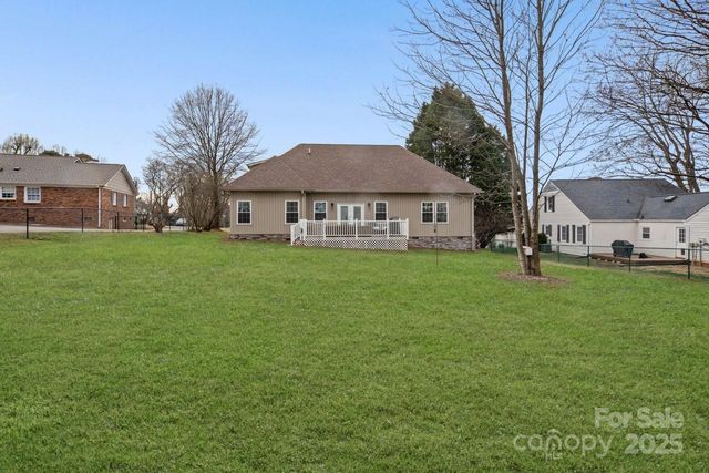 3670 9th Street Drive NE, Hickory, NC 28601