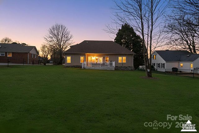 3670 9th Street Drive NE, Hickory, NC 28601