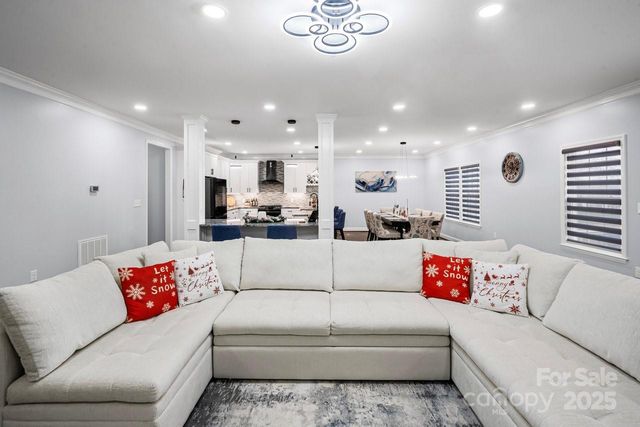 3670 9th Street Drive NE, Hickory, NC 28601