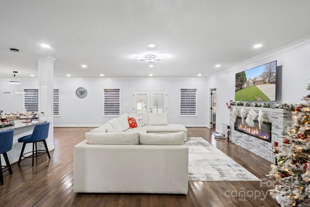 3670 9th Street Drive NE, Hickory, NC 28601