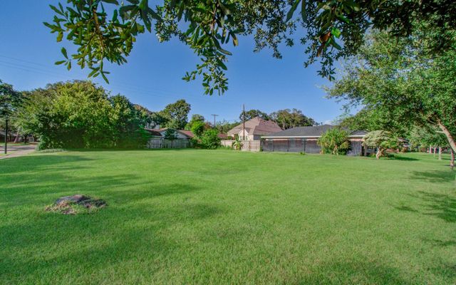 3721 Murworth Drive, Houston, TX 77025