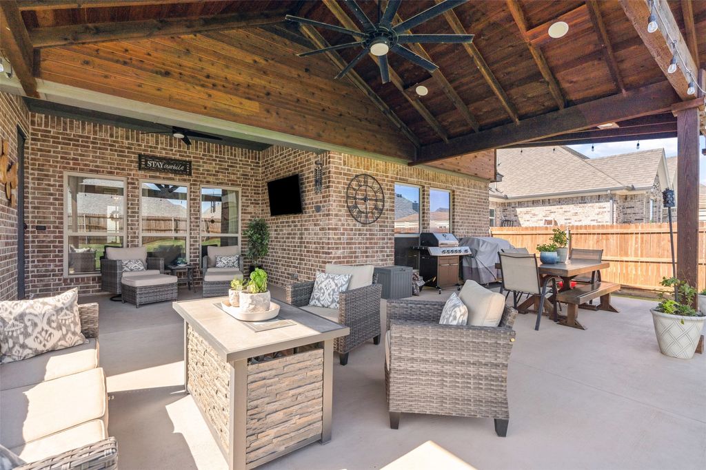 1416 Silent Springs Drive, Fort Worth, TX 76052