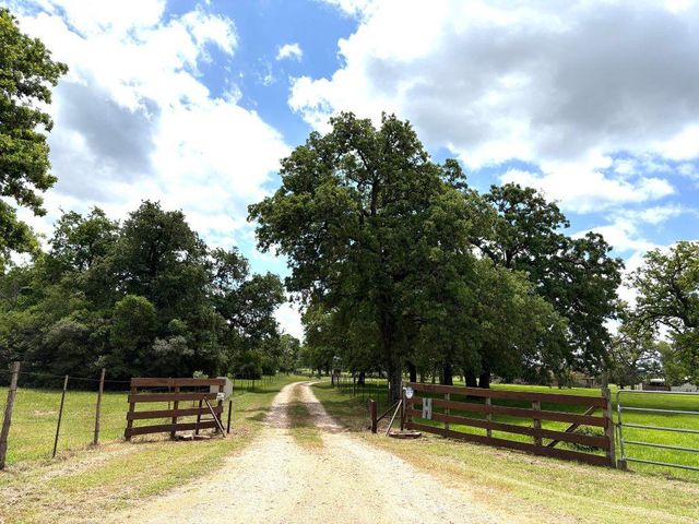 1228 County Road 348 LOOP, Gause, TX 77857