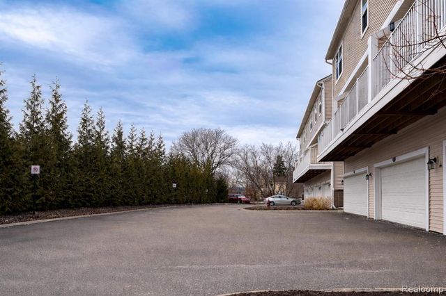 3217 Chambers 87, Wixom, MI 48393