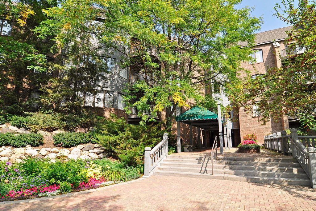 12700 Sherwood Place 102, Minnetonka, MN 55305 — photo 2