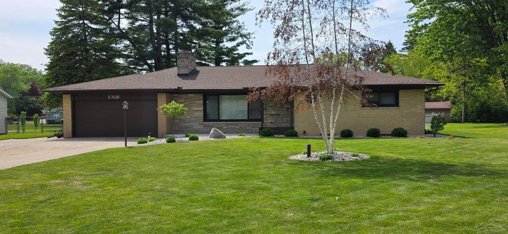 1308 Timothy Street, Saginaw, MI 48638