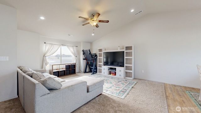 907 E Cascade Street, Othello, WA 99344