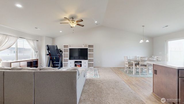 907 E Cascade Street, Othello, WA 99344