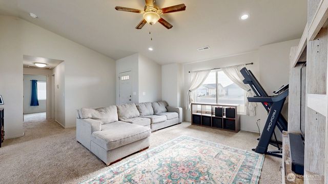 907 E Cascade Street, Othello, WA 99344