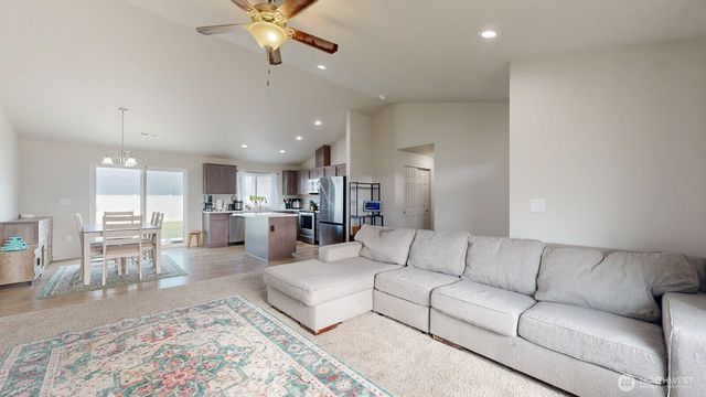 907 E Cascade Street, Othello, WA 99344