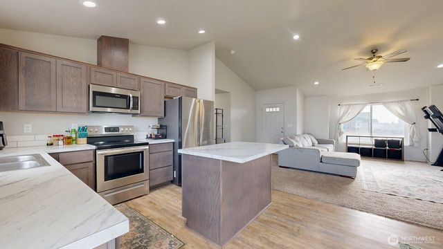 907 E Cascade Street, Othello, WA 99344