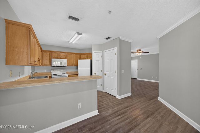 1701 THE GREENS Way 1415, Jacksonville Beach, FL 32250