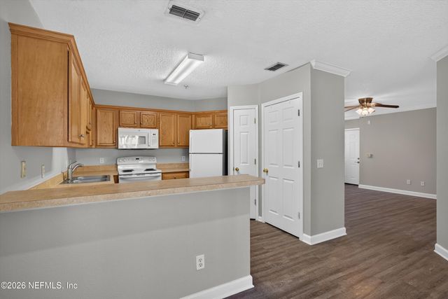 1701 THE GREENS Way 1415, Jacksonville Beach, FL 32250