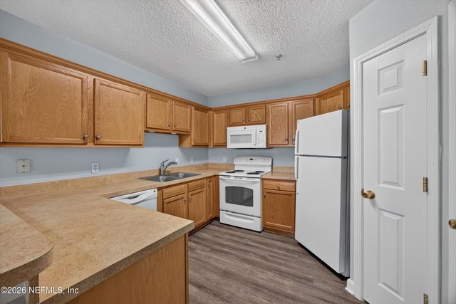 1701 THE GREENS Way 1415, Jacksonville Beach, FL 32250