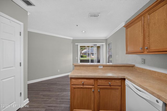 1701 THE GREENS Way 1415, Jacksonville Beach, FL 32250