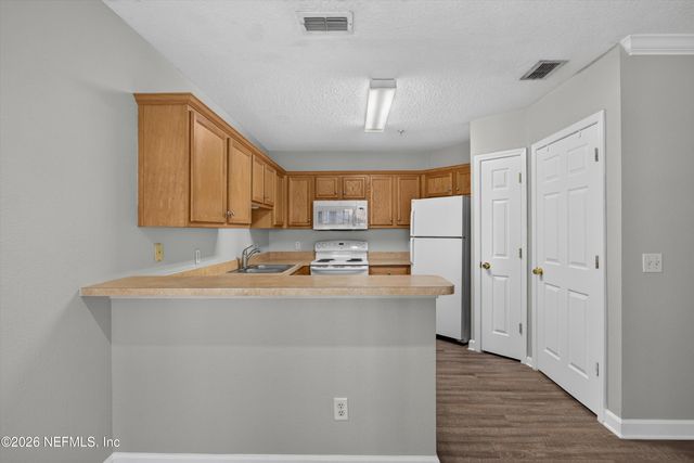 1701 THE GREENS Way 1415, Jacksonville Beach, FL 32250