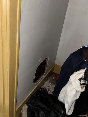 13142 Meyers Road, Detroit, MI 48227