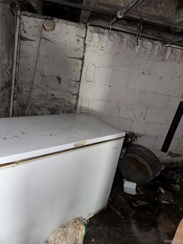 13142 Meyers Road, Detroit, MI 48227