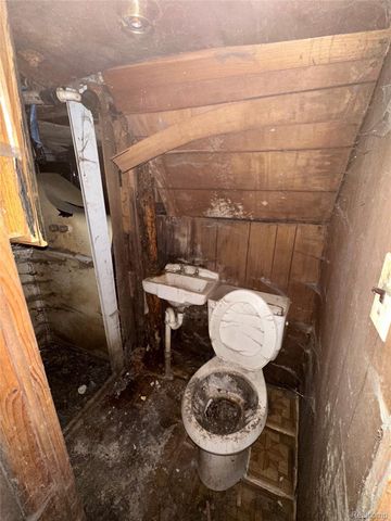 13142 Meyers Road, Detroit, MI 48227