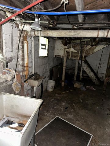 13142 Meyers Road, Detroit, MI 48227