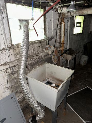 13142 Meyers Road, Detroit, MI 48227