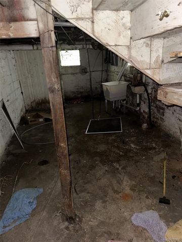 13142 Meyers Road, Detroit, MI 48227