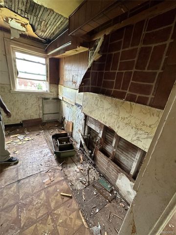 13142 Meyers Road, Detroit, MI 48227