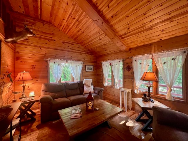 8601 Nine Mile Ridge Road, Hardy, AR 72542