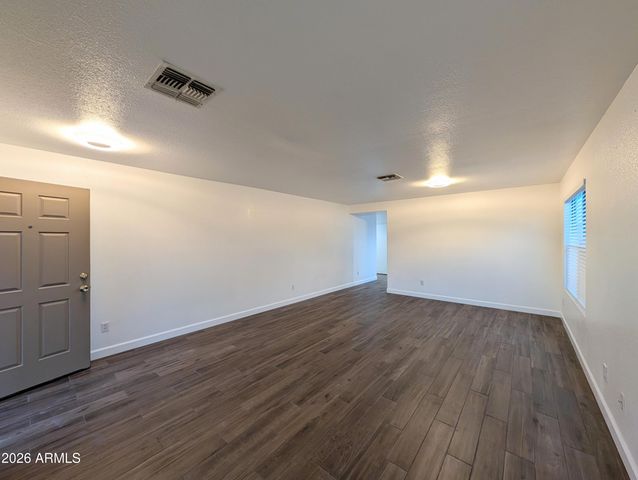 2404 W ROESER Road, Phoenix, AZ 85041