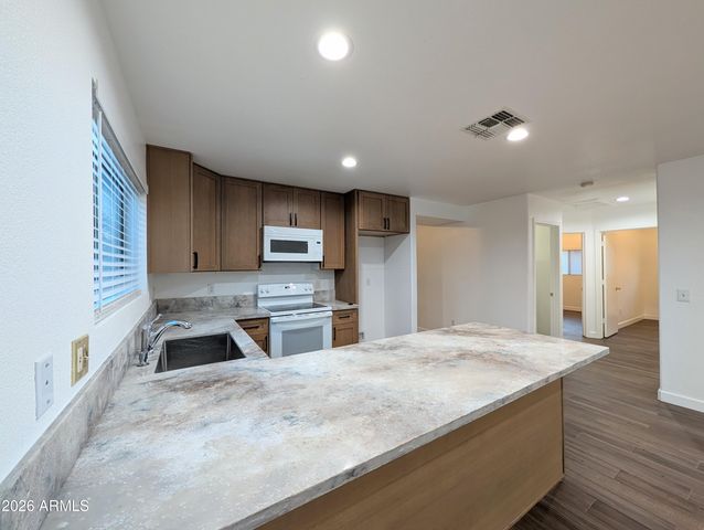2404 W ROESER Road, Phoenix, AZ 85041