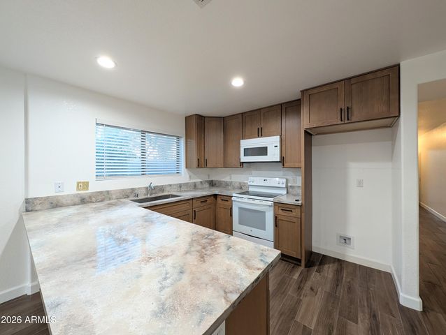 2404 W ROESER Road, Phoenix, AZ 85041