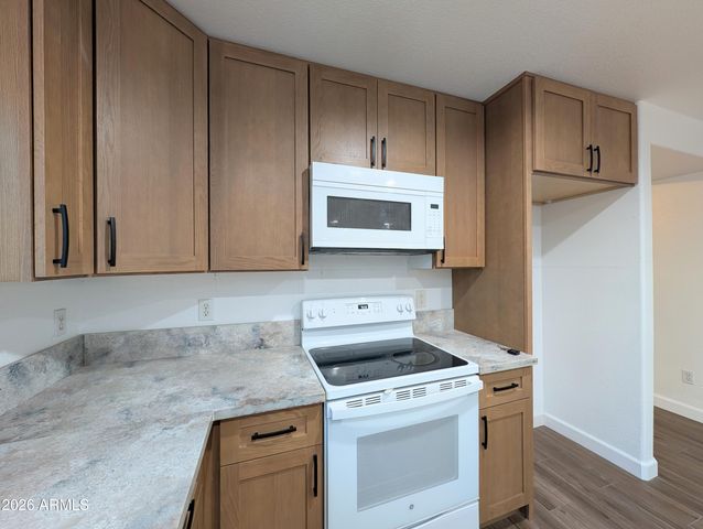 2404 W ROESER Road, Phoenix, AZ 85041