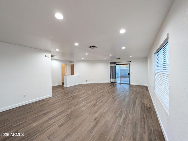 2404 W ROESER Road, Phoenix, AZ 85041