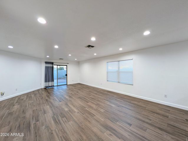 2404 W ROESER Road, Phoenix, AZ 85041