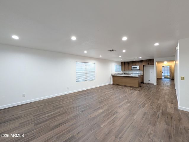 2404 W ROESER Road, Phoenix, AZ 85041