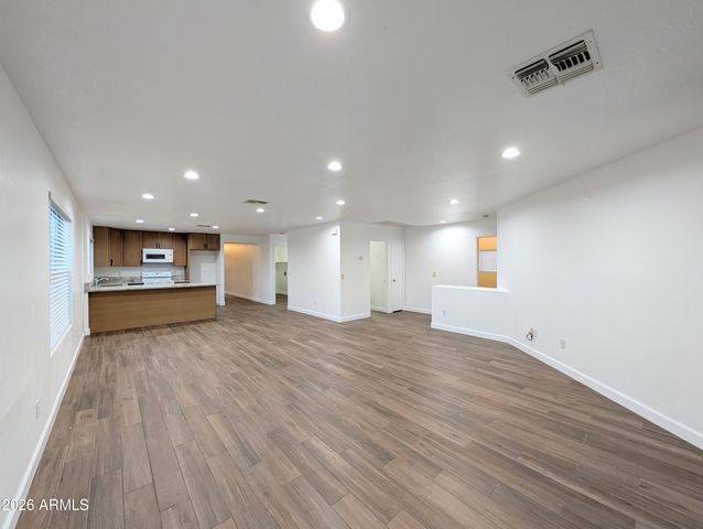 2404 W ROESER Road, Phoenix, AZ 85041