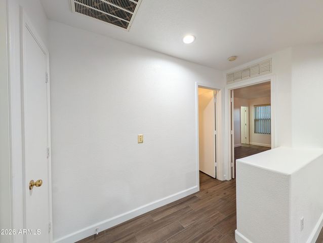 2404 W ROESER Road, Phoenix, AZ 85041