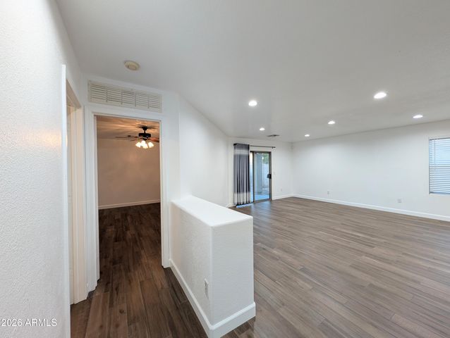 2404 W ROESER Road, Phoenix, AZ 85041