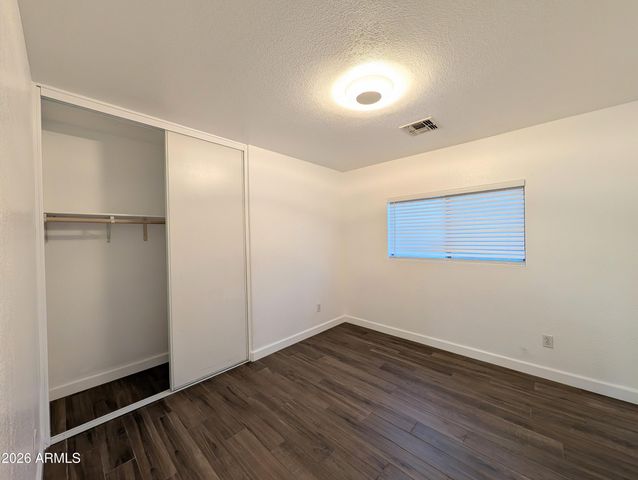 2404 W ROESER Road, Phoenix, AZ 85041