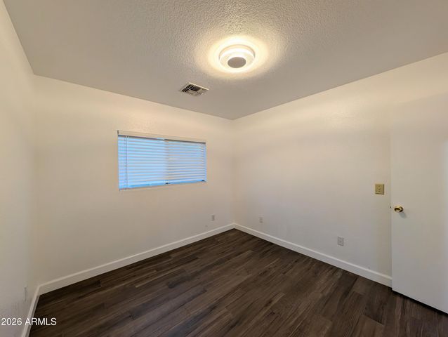 2404 W ROESER Road, Phoenix, AZ 85041