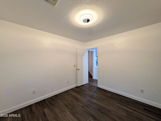 2404 W ROESER Road, Phoenix, AZ 85041