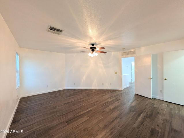 2404 W ROESER Road, Phoenix, AZ 85041