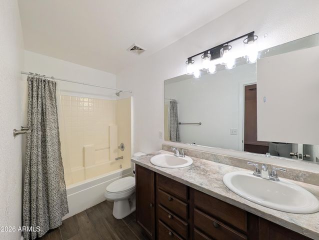 2404 W ROESER Road, Phoenix, AZ 85041