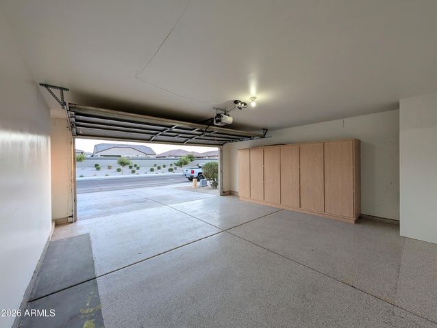 2404 W ROESER Road, Phoenix, AZ 85041