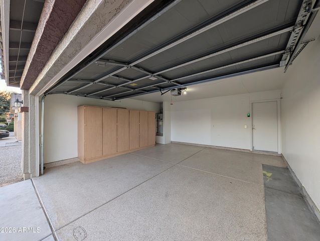 2404 W ROESER Road, Phoenix, AZ 85041