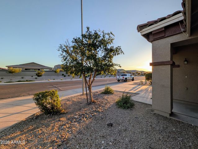 2404 W ROESER Road, Phoenix, AZ 85041