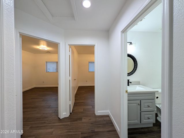 2404 W ROESER Road, Phoenix, AZ 85041