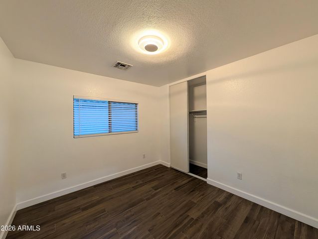 2404 W ROESER Road, Phoenix, AZ 85041