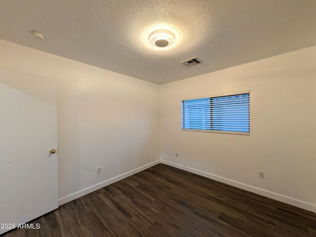 2404 W ROESER Road, Phoenix, AZ 85041
