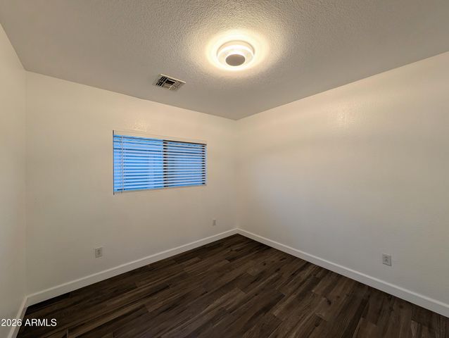 2404 W ROESER Road, Phoenix, AZ 85041